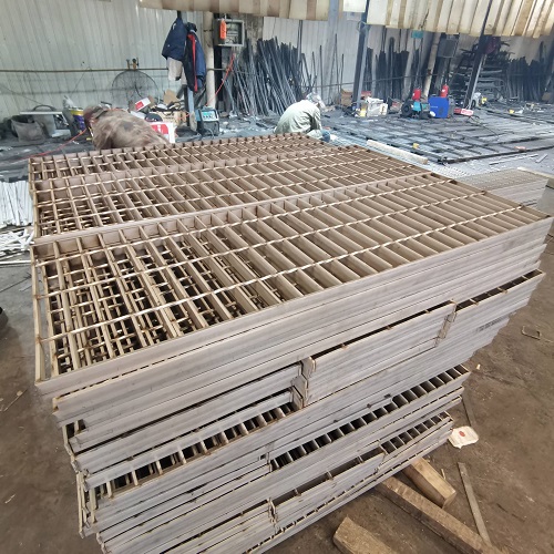 化工廠用不銹鋼鋼格板鋼格柵：防滑、防腐相結合