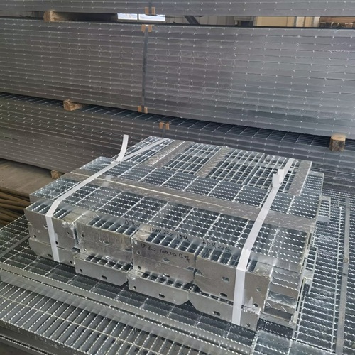 商業(yè)綜合體里的鋼格柵板隔斷太有設(shè)計感了